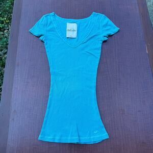 Hollister Blue Ribbed V-Neck T-Shirt - Size Medium